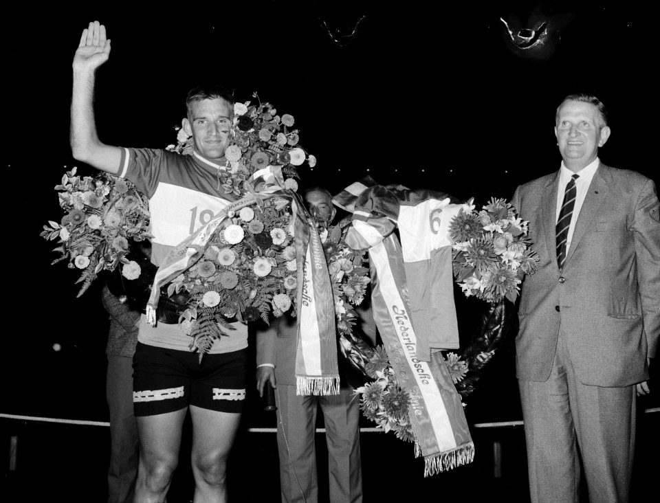 Nederlandse Kampioenschappen Wielrennen, Tiemen Groen met krans en ir. Van Dijk, Bestanddeelnr 919-4429