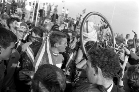 Nederlandse Kampioenschappen Wielrennen op de weg voor amateurs te Beek. Huldigi, Bestanddeelnr 920-5511