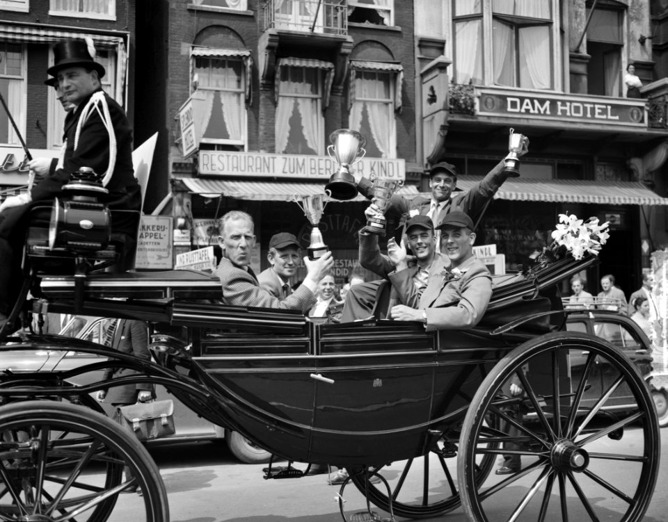 Nederlandse honkbalteam zegetocht door Amsterdam, Bestanddeelnr 907-8995