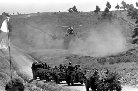 Nederlandse leger oefent in La Courtine, Frankrijk 17e pantserinfanteriebataljo, Bestanddeelnr 923-7310