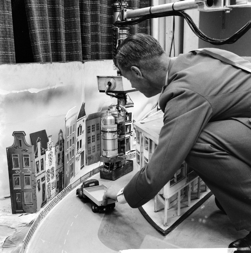 Nederlandse leger rij-educator (uitvinder), communistisch rijschool Kolonel RO, Bestanddeelnr 914-1196