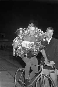 Nederlandse Kampioenschappen Wielrennen op de baan, Jan Janssen kampioen sprint , Bestanddeelnr 919-4263
