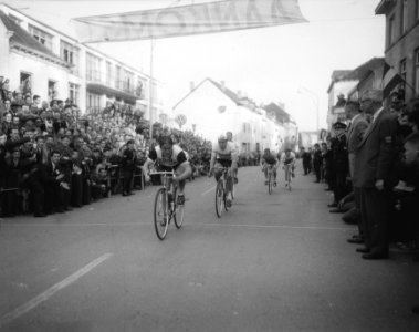 Nederlandse kampioenschappen wielrennen te Valkenburg Winnaar Jef Lahaye paseer, Bestanddeelnr 909-4940