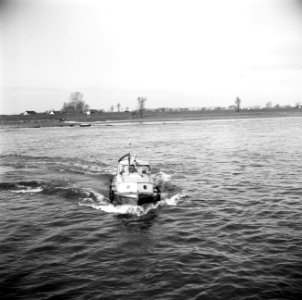 Nederlandse douaneboot bij de Nederlands-Duitse grens, Bestanddeelnr 254-1498
