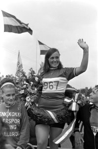 Nederlandse Kampioenschappen Wielrennen op de weg voor dames te Beek. Huldiging , Bestanddeelnr 920-5515