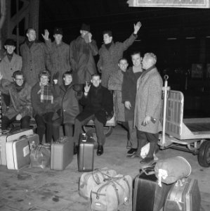 Nederlandse kernploeg naar Hamar vertrokken. Lamberts, Van der Grift, Verkerk, S, Bestanddeelnr 915-8674 photo