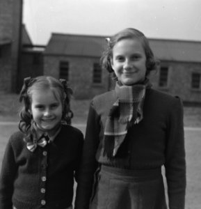 Nederlandse kinderen (bleekneusjes) en begeleiding in Coventry, Bestanddeelnr 935-2736