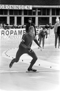 Nederlandse kampioenschappen schaatsen in Groningen Eppie Bleeker in aktie, Bestanddeelnr 928-3550