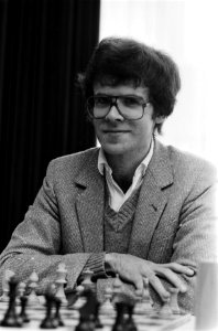 Nederlandse kampioenschappen Schaken in Amsterdam. P. van der Sterren in aktie, Bestanddeelnr 932-0422
