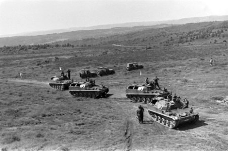 Nederlandse leger oefent in La Courtine, Frankrijk 17e pantserinfanteriebataljo, Bestanddeelnr 923-7311