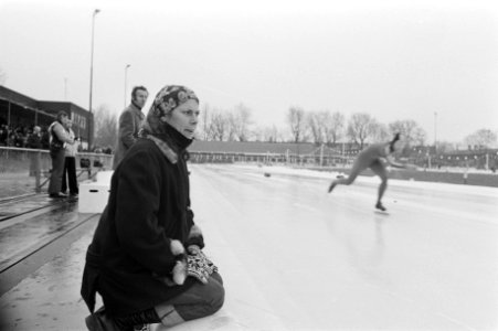Nederlandse kampioenschappen schaatsen in Groningen Sippie Tichelaar langs de b, Bestanddeelnr 928-3551