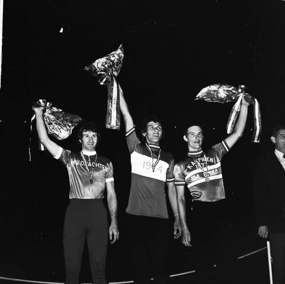 Nederlandse kampioenschappen Stayeren beroeps 1974 huldiging 50 km amateurs, ka, Bestanddeelnr 927-3500