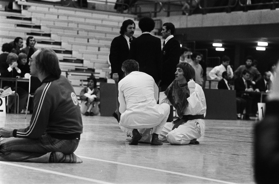 Nederlandse kampioenschappen karate gewonden bij karate, Bestanddeelnr 928-9806
