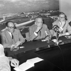 Nederlandse Economische Missie terug uit Japan, v.l.n.r. de heer Hoet, Sidney va, Bestanddeelnr 917-8855