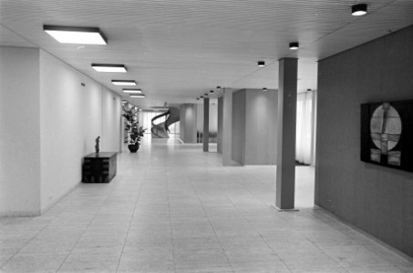 Nederlandse Bank, direkteur bank professor J. Zijlstra . Interieur Nederlandse B, Bestanddeelnr 921-3235