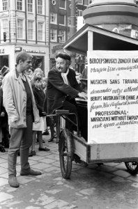 Nederlandse film ¨Fietsen naar de maan' . Links Ton Lensink (als Evert Egmond), , Bestanddeelnr 913-8992
