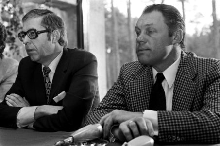 Nederlandse elftalselectie traint Michels tijdens persconferentie nr 9, 10 kop, Bestanddeelnr 927-0859