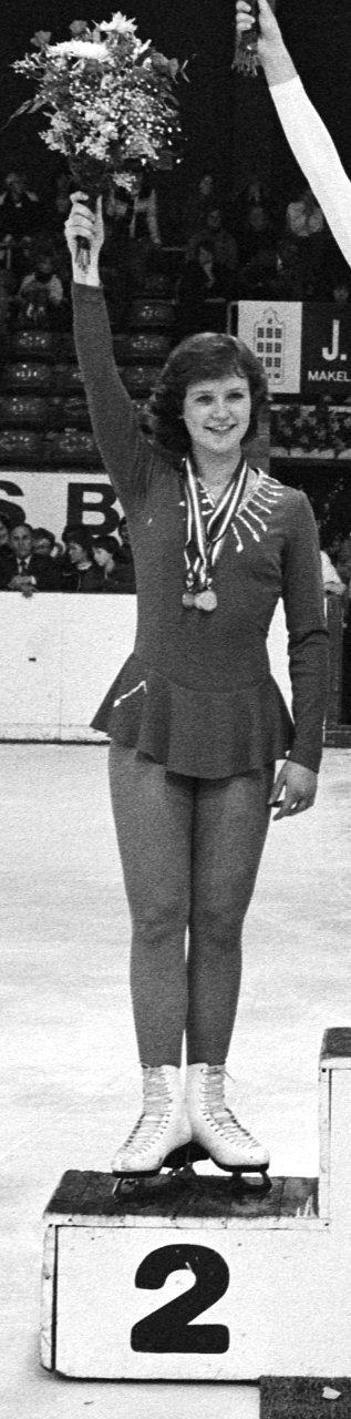 Nederlandse kampioenschappen kunstrijden op de schaats dames tijdens huldiging., Bestanddeelnr 930-0750 (cropped) - Pasveer