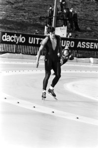 Nederlandse kampioenschappen schaatsen heren sprint in Assen Sies Uilkema na zi, Bestanddeelnr 931-2500