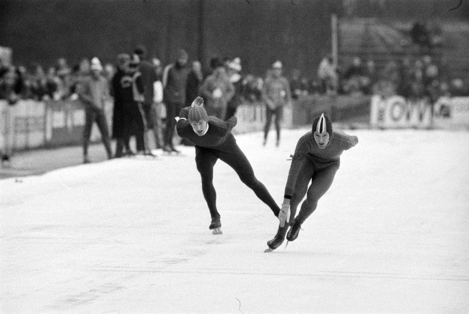 Nederlandse kampioenschappen schaatsen in Groningen Piet Kleine (links) en Hans, Bestanddeelnr 928-3543
