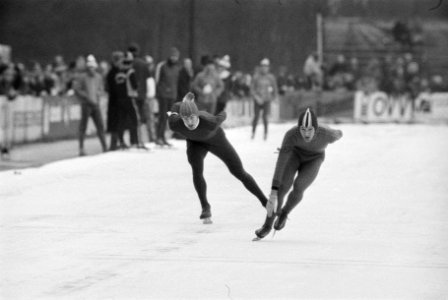 Nederlandse kampioenschappen schaatsen in Groningen Piet Kleine (links) en Hans, Bestanddeelnr 928-3543