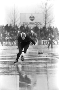Nederlandse kampioenschappen schaatsen dames en heren te Deventer. Jan Bazen in…, Bestanddeelnr 923-1514