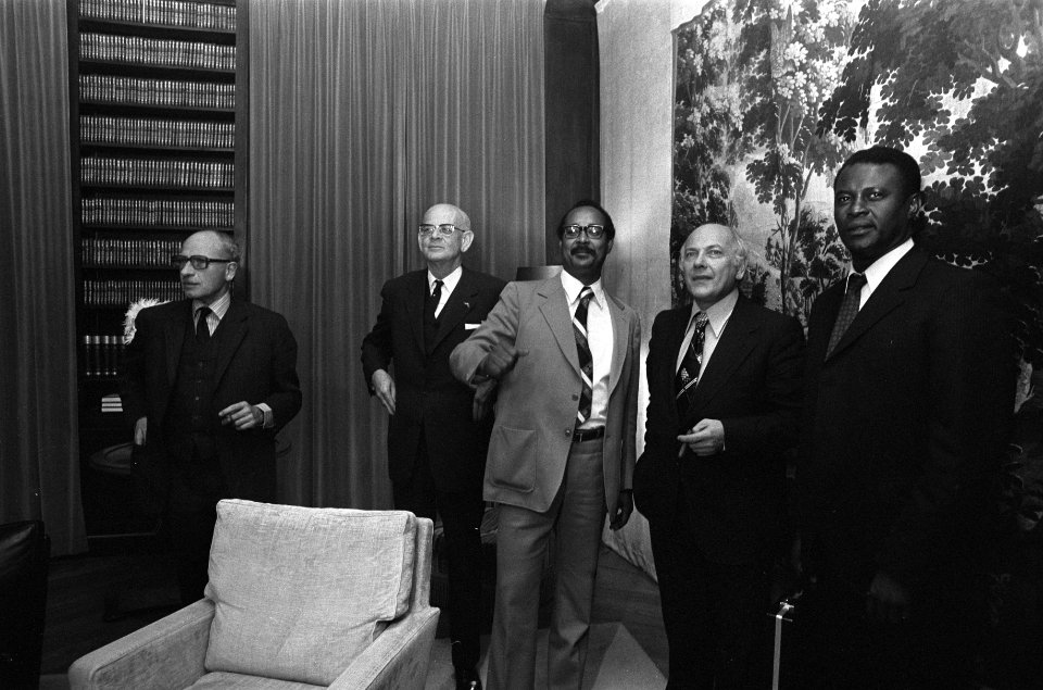 Nederlandse en Surinaamse regering bespreken emigratie Surinamers in Catshuis De, Bestanddeelnr 927-4844