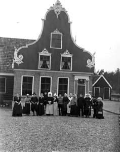 Nederlandse klederdrachten om Hare Koninklijke Hoogheid Prinses Wilhelmina, Bestanddeelnr 903-2770
