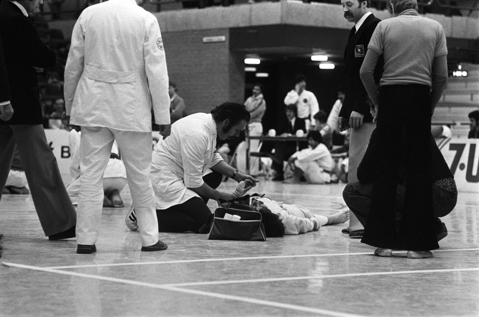 Nederlandse kampioenschappen karate gewonden bij karate, Bestanddeelnr 928-9807
