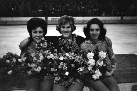 Nederlandse kampioenschappen Kunstrijden Huldiging T Gerarts , S Dijkstra , L, Bestanddeelnr 912-2526
