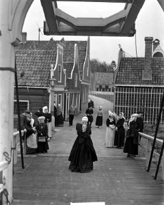 Nederlandse klederdrachten om Hare Koninklijke Hoogheid Prinses Wilhelmina, Bestanddeelnr 903-2772