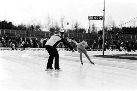 Nederlandse kampioenschappen schaatsen heren allround in Den Haag. Coach Egbert , Bestanddeelnr 930-6114