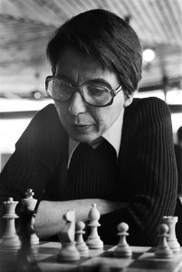 Nederlandse kampioenschappen schaken voor dames, Mijdrecht koploopster Cathy van, Bestanddeelnr 929-1798 photo