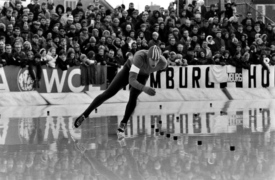Nederlandse kampioenschappen schaatsen dames en heren te Deventer. Schenk, Bestanddeelnr 923-1511