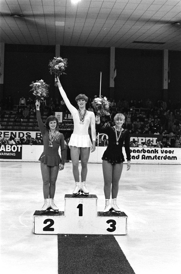 Nederlandse kampioenschappen kunstrijden op de schaats dames tijdens huldiging., Bestanddeelnr 930-0750