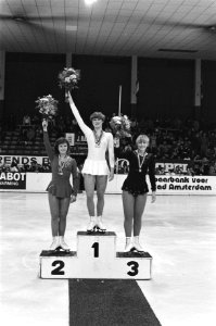 Nederlandse kampioenschappen kunstrijden op de schaats dames tijdens huldiging., Bestanddeelnr 930-0750