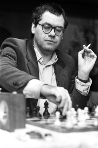 Nederlandse kampioenschappen Schaken in Amsterdam. 8.9 Hans Ree in aktie, 10 Van, Bestanddeelnr 932-0489
