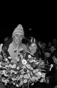 Ned. kampioenschappen schaatsen Deventer. Huldiging kampioenen Ard Schenk en Atj, Bestanddeelnr 923-1493