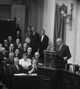 Nederhorst, fractievoorzitter van de PvdA, aan het woord, Bestanddeelnr 918-4319
