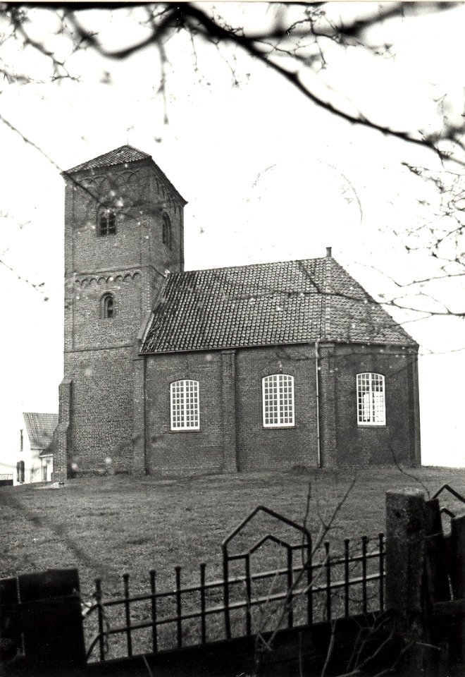 Ned. Hervormde Kerk, thans atelier van de beeldhouwer Jan Jacobs Mulder. Aangekocht in 1977 van fotograaf C. de Boer, NL-HlmNHA 1478 25900 K 38