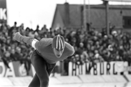 Nederlandse kampioenschappen schaatsen dames en heren te Deventer. Schenk, Bestanddeelnr 923-1513