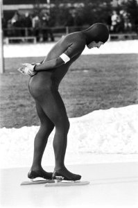 Nederlandse kampioenschappen schaatsen Eindhoven Hans van Helden na zijn 1500 m, Bestanddeelnr 929-5812