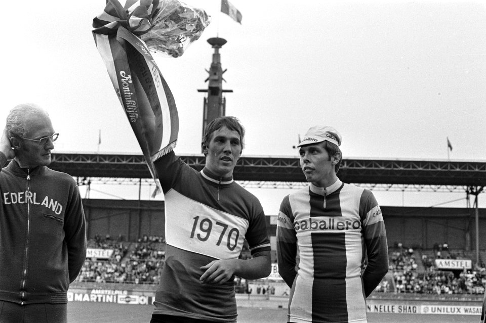 Ned. kampioenschappen wielrennen op de baan in Olympisch Stadion huldiging L. , Bestanddeelnr 923-7190