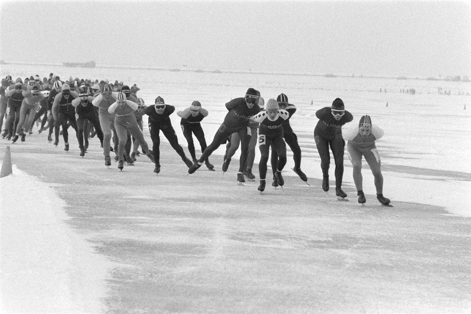 Nede.kampioenschappen schaatsen over 100 km op het Amstelmeer bij Westerland, Bestanddeelnr 933-2025