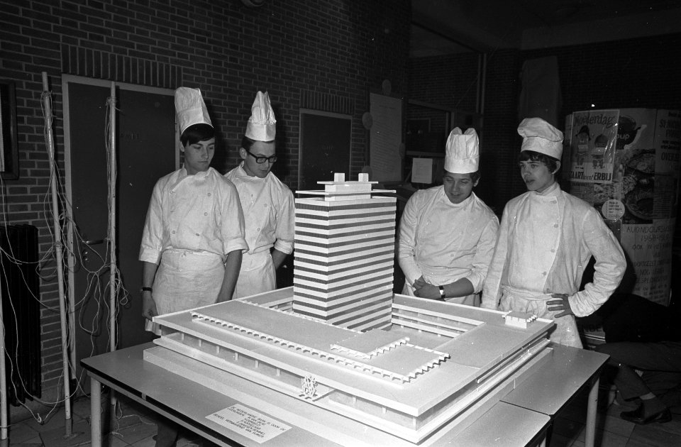 Nederlandse Bank in suiker. Expositie in banketbakkersschool in de Wibautstraat, Bestanddeelnr 921-2286