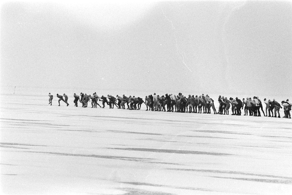 Ned. kampioenschappen schaatsen over 100 km op het Amstelmeer bij Westerland, Bestanddeelnr 933-2024