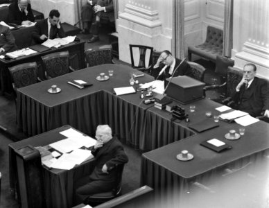 Nederlaag van de regering in de Tweede Kamer Dr. Drees en minister Hofstra , min, Bestanddeelnr 910-0307
