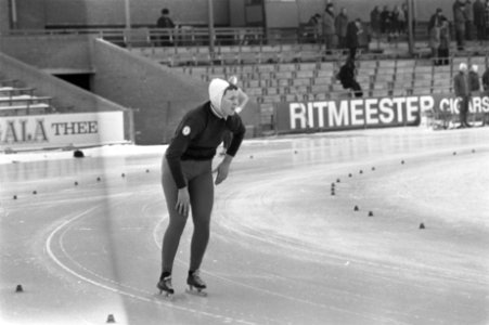 Nederlandse kampioenschappen hardrijden langebaan te Hveen A. van Dalsen in akti, Bestanddeelnr 923-1722