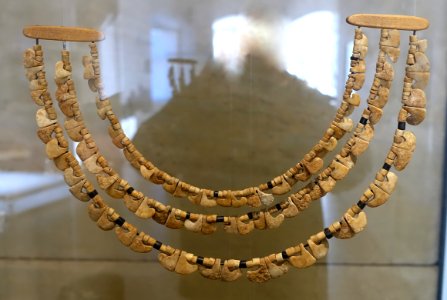 Necklace from a grave, Sachsenheim- Grosssachsenheim, Egartenhof, Kreis Ludwigsburg, 4100-3800 BC - Landesmuseum Württemberg - Stuttgart, Germany - DSC02729