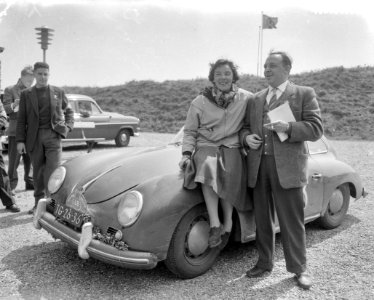 Negende Internationale Tulpenralley 1957 . Aankomst Noordwijk, Bestanddeelnr 908-5731